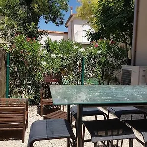 https://appartement-rue-calme-proche-centre-ville.fr-provencehotel.com